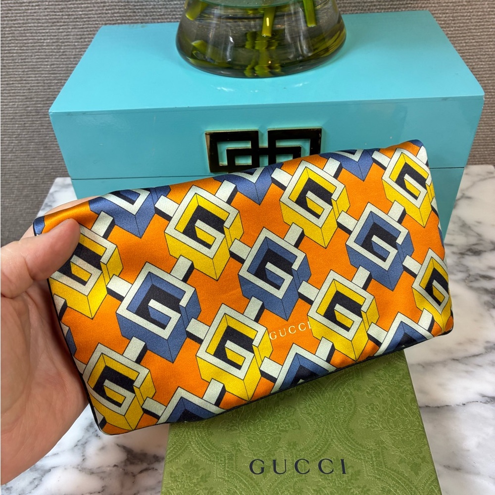 NWT Authentic Gucci Silk Geometric G Sleep Eye Mask w/ Pouch & Box - Picture 5 of 7